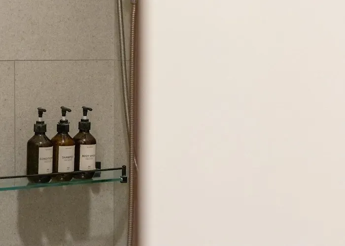 Fully Furnished Minimalist Unit Near It Park *