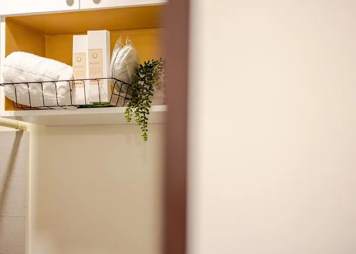 Fully Furnished Minimalist Unit Near It Park Apartment *