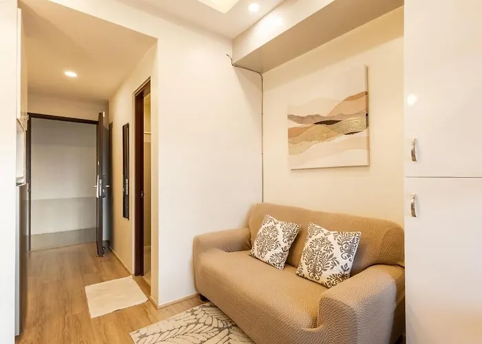 Apartment Fully Furnished Minimalist Unit Near It Park *