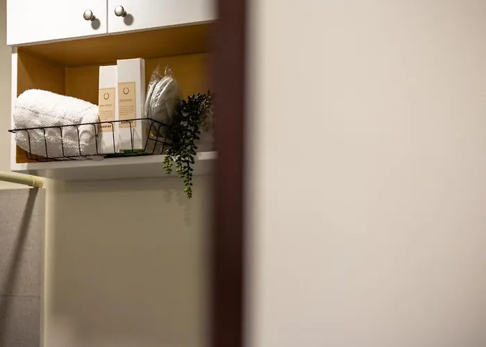 Fully Furnished Minimalist Unit Near It Park *