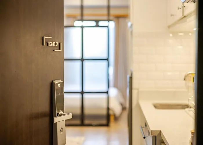 Fully Furnished Minimalist Unit Near It Park
